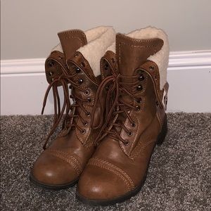 Combat boots